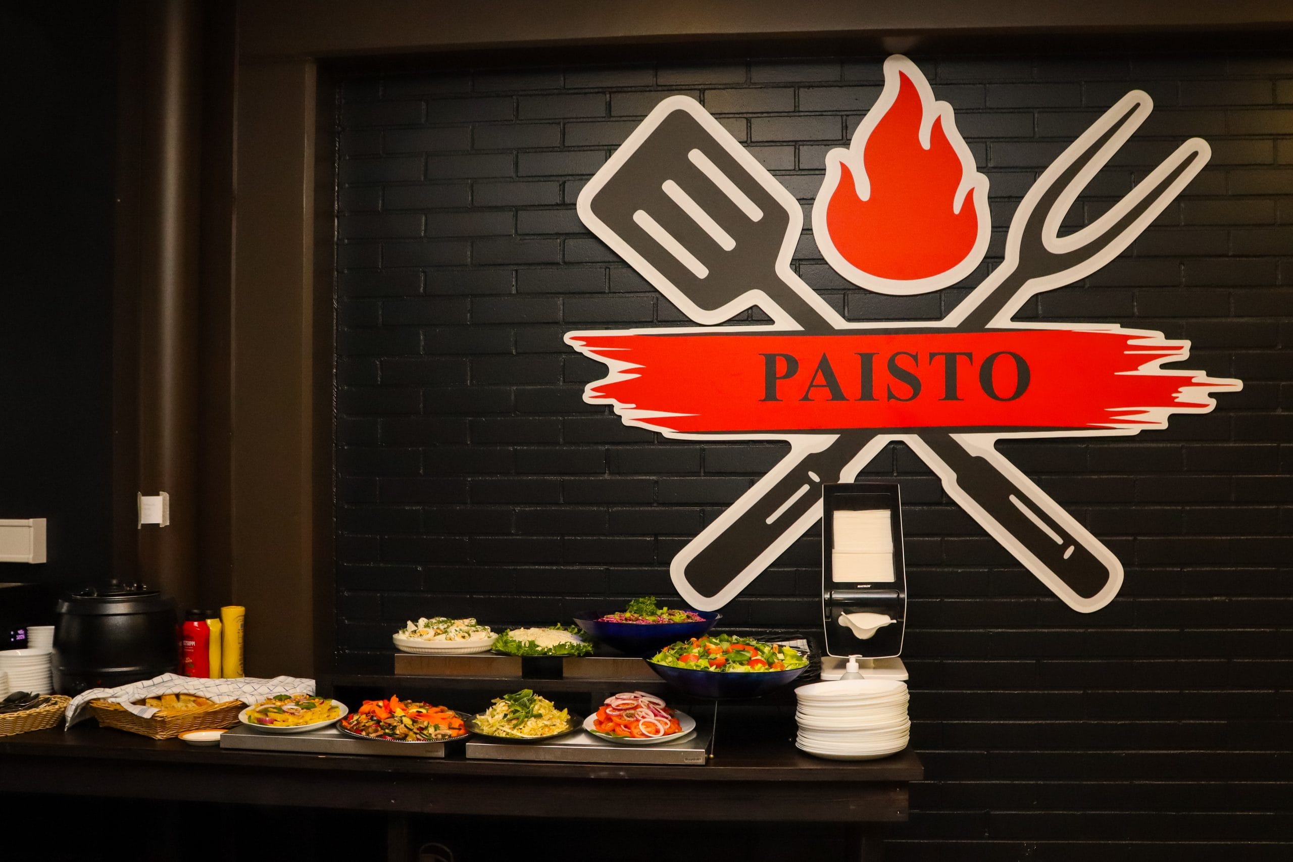 Paiston logo seinällä